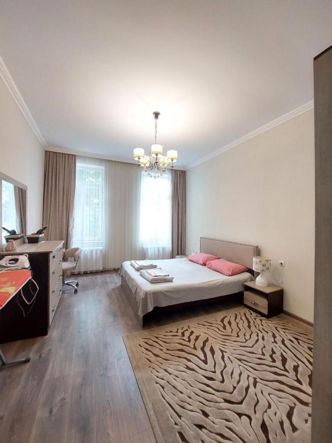 Helen'S House Apartment Batumi Ngoại thất bức ảnh
